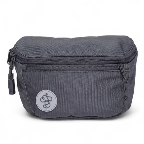 NWT Unisex Grey Water Resistant Nylon Fannypack/Belt Bag - Picture 2 of 6